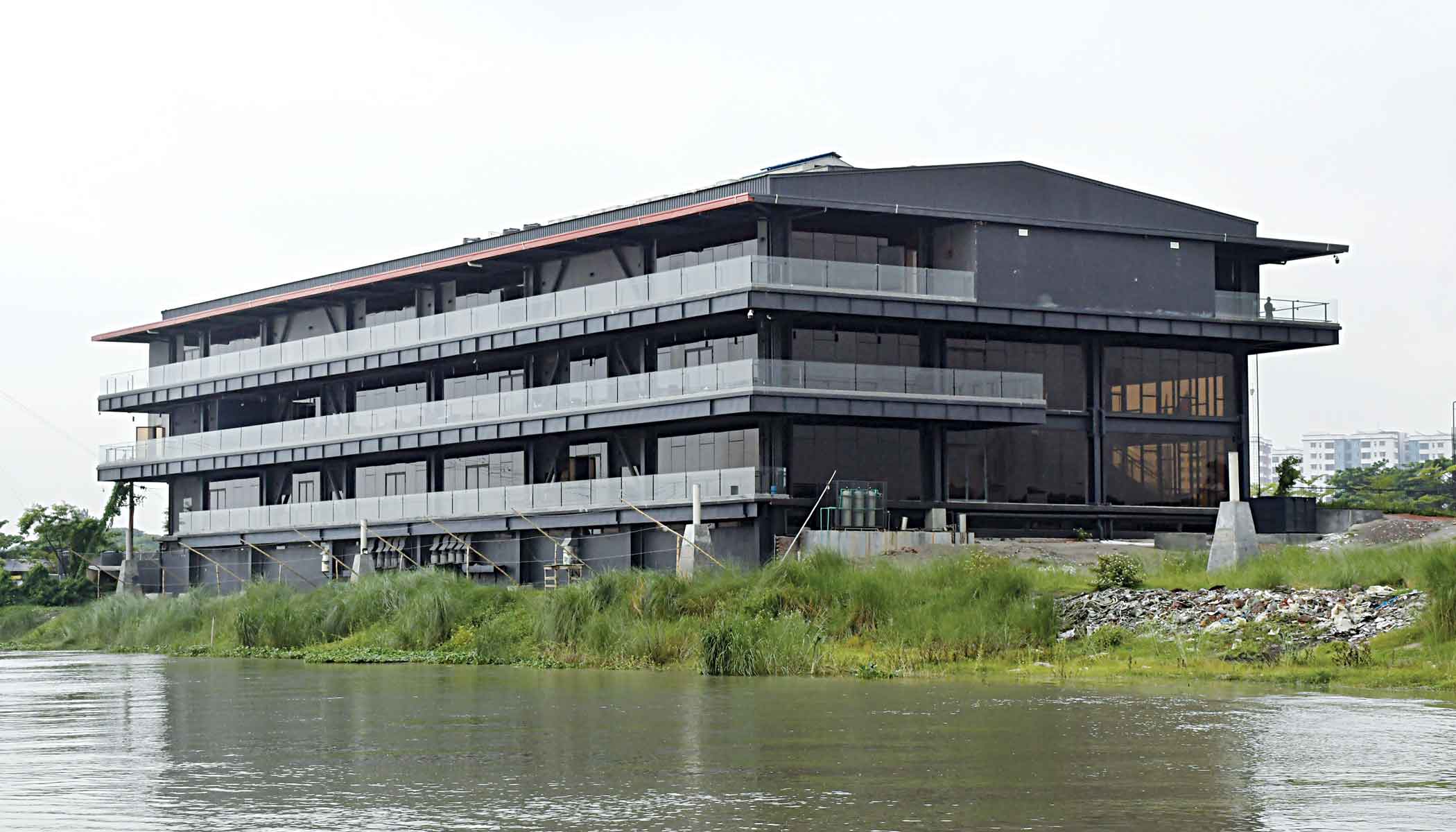 Boat club in public interest? No way!