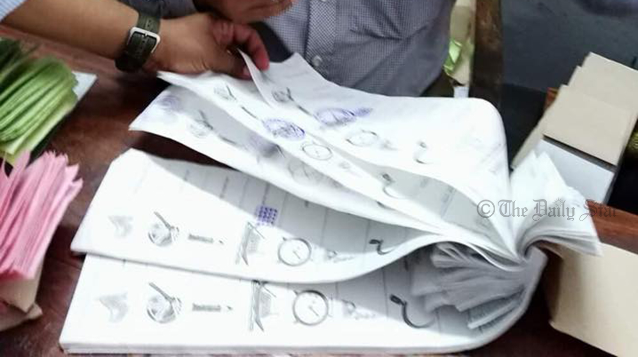 GCC polls: Irregularities at some centres alleged  