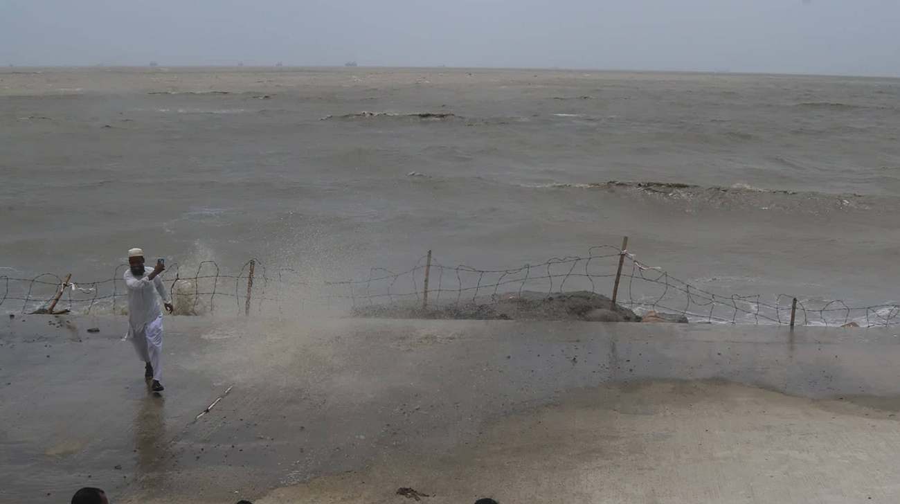 Fani weakens before lashing Bangladesh