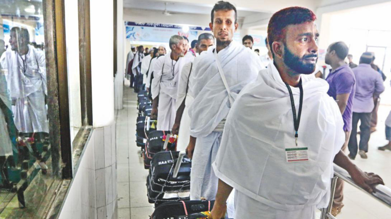 Govt proposes hajj package: Pilgrims to pay Tk 1 lakh more