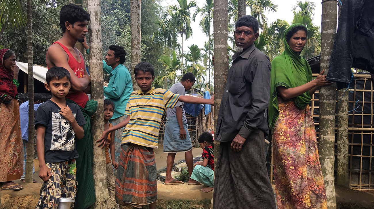 Thousands of Rohingya flee 'no man's land' after resettlement talks 