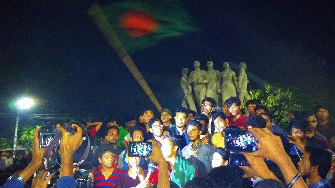 Section of protesters continues demo