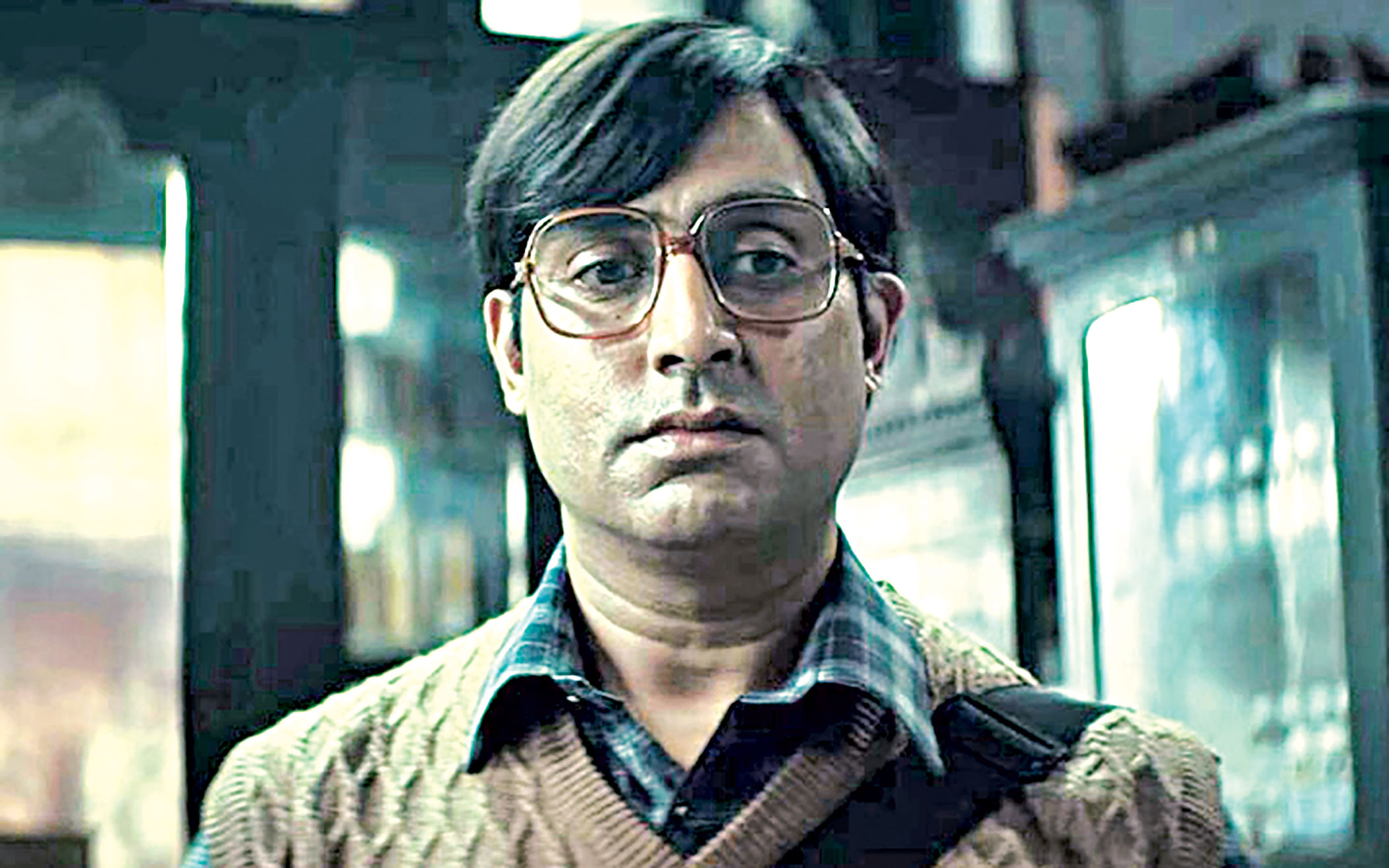 Abhishek Bachchan fails to match Saswata Chatterjee’s brilliance