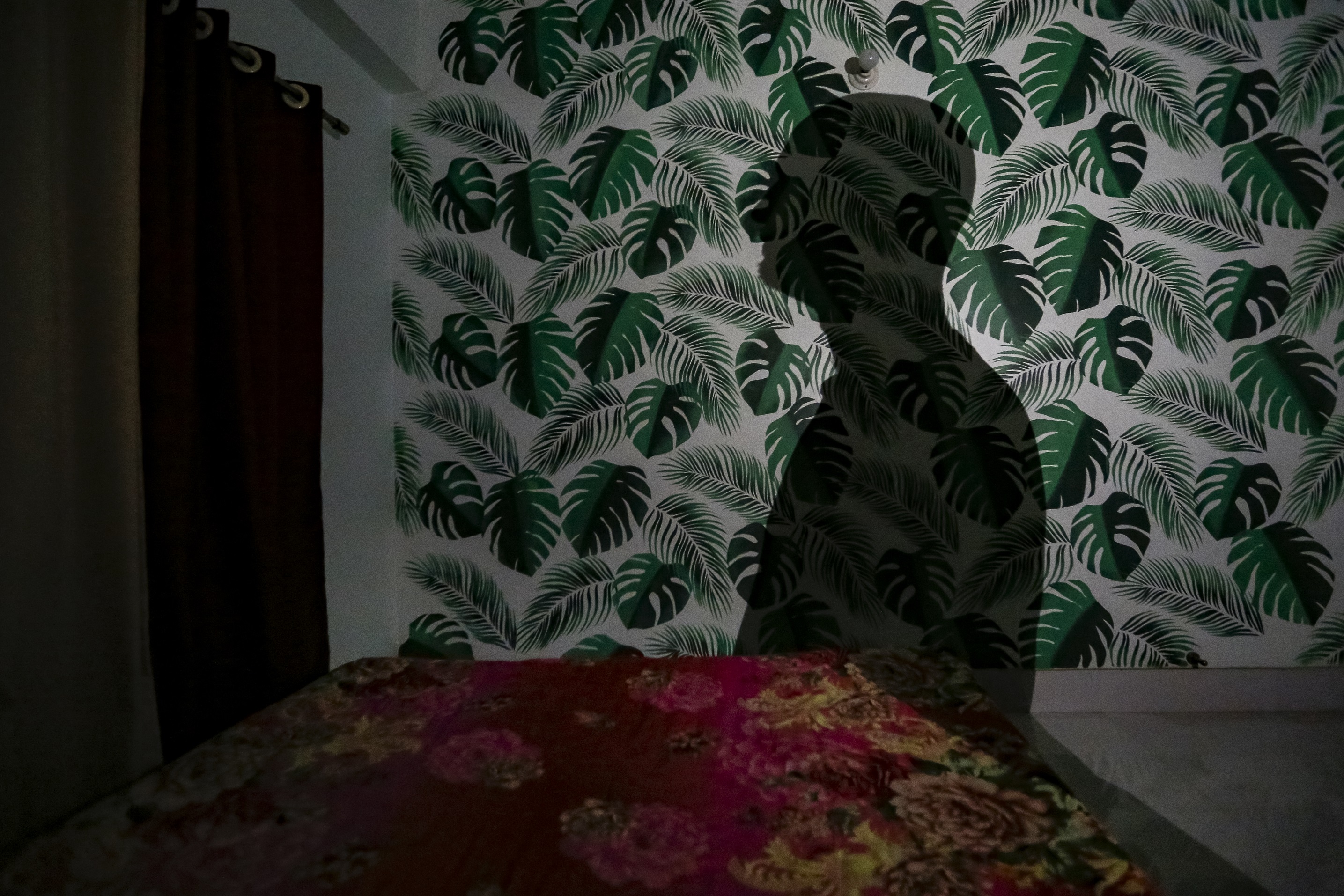 The reasons why we feel sad at night 