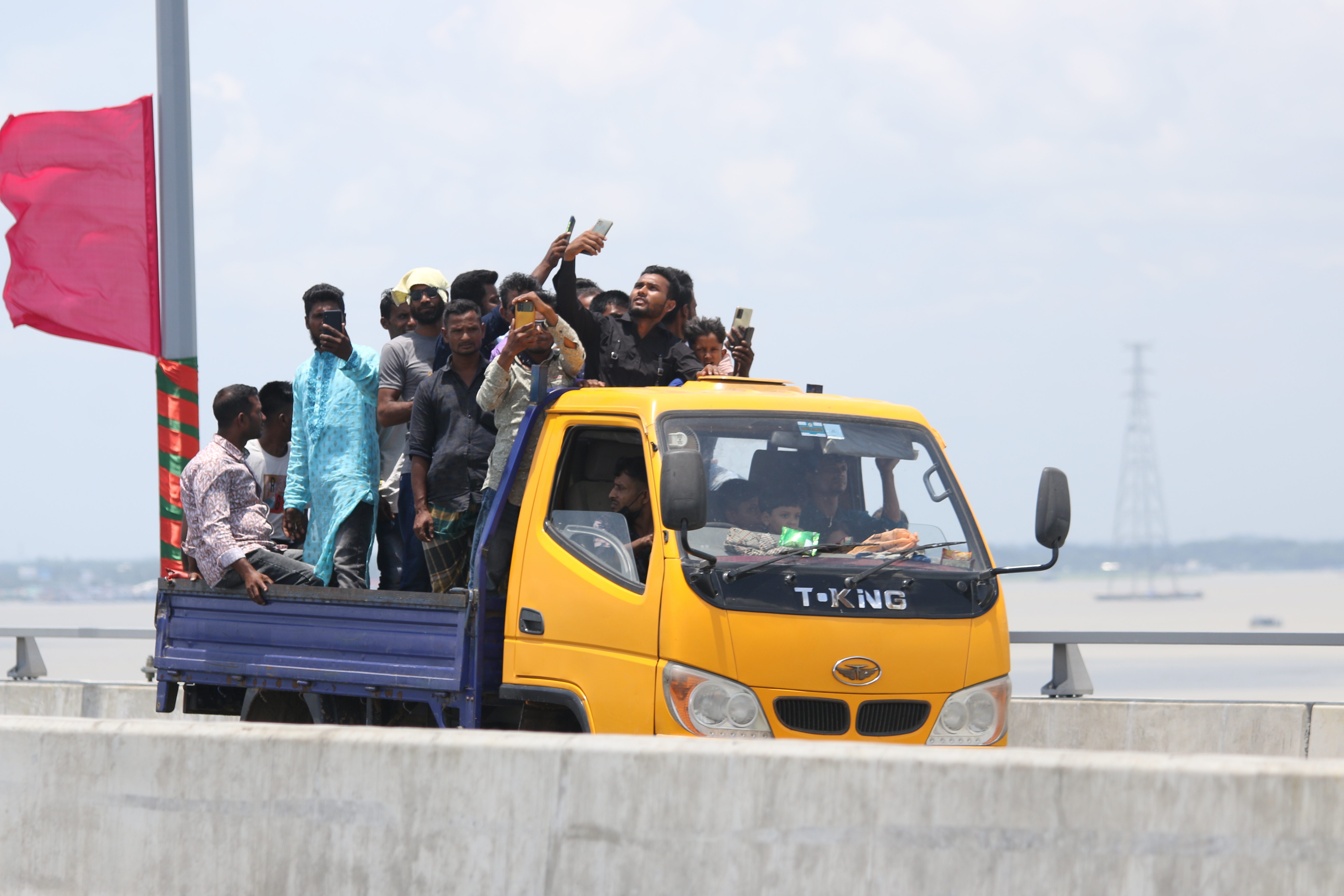 Experts suggest taxing TikTokers for economic growth