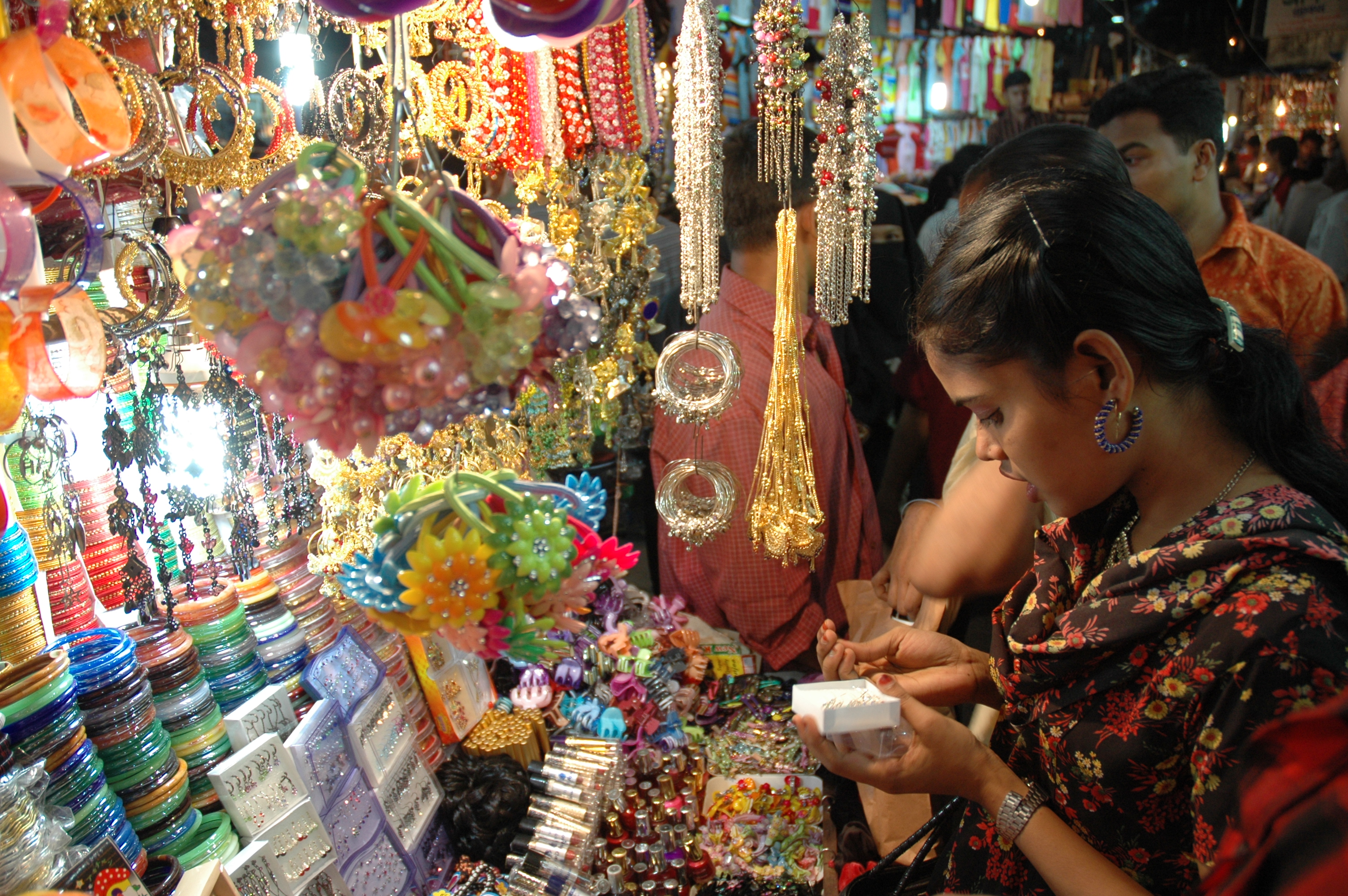 4 reasons why Chandni Chowk is your most affordable shopping destination in Dhaka