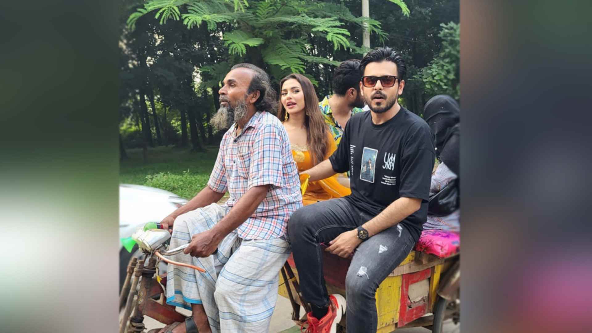 'Operation Sundarban' campaigns on Rickshaw at JU