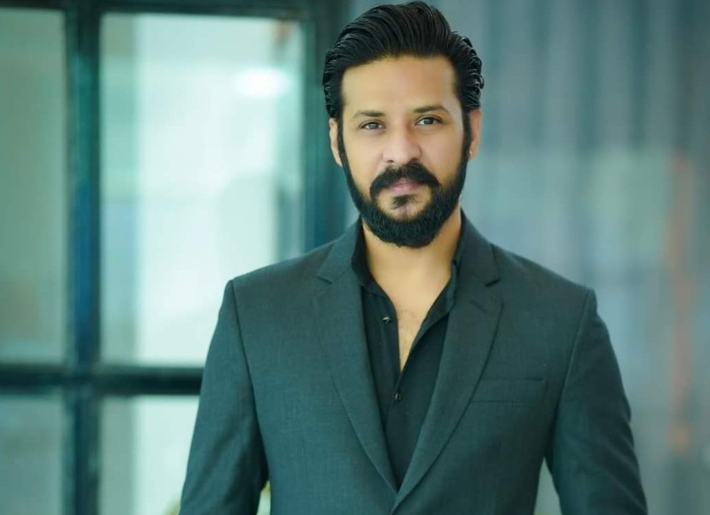 Nirab signs Indo-Bangladesh film ‘Sporsho’ 