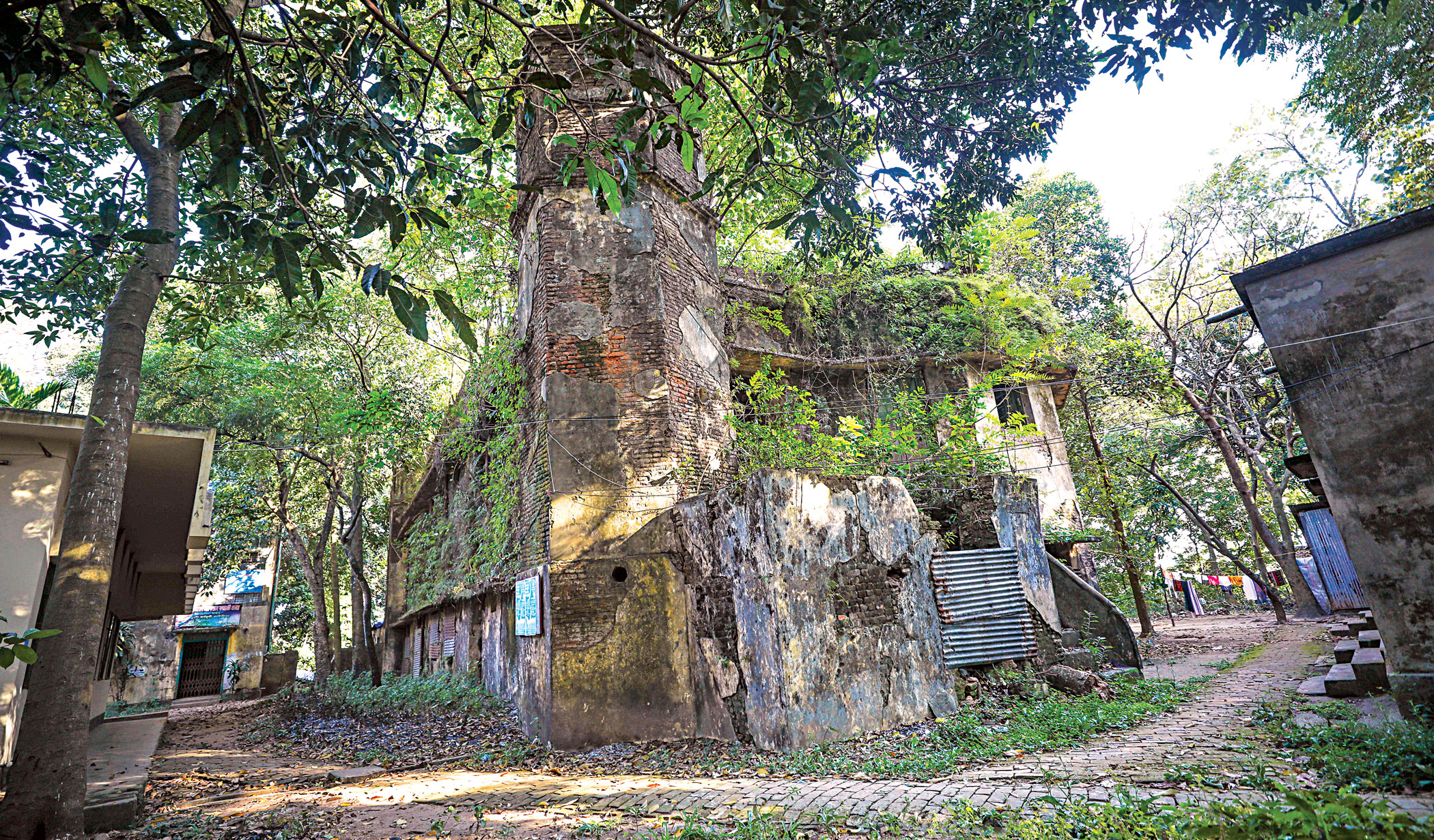 Darul Adalat in shambles