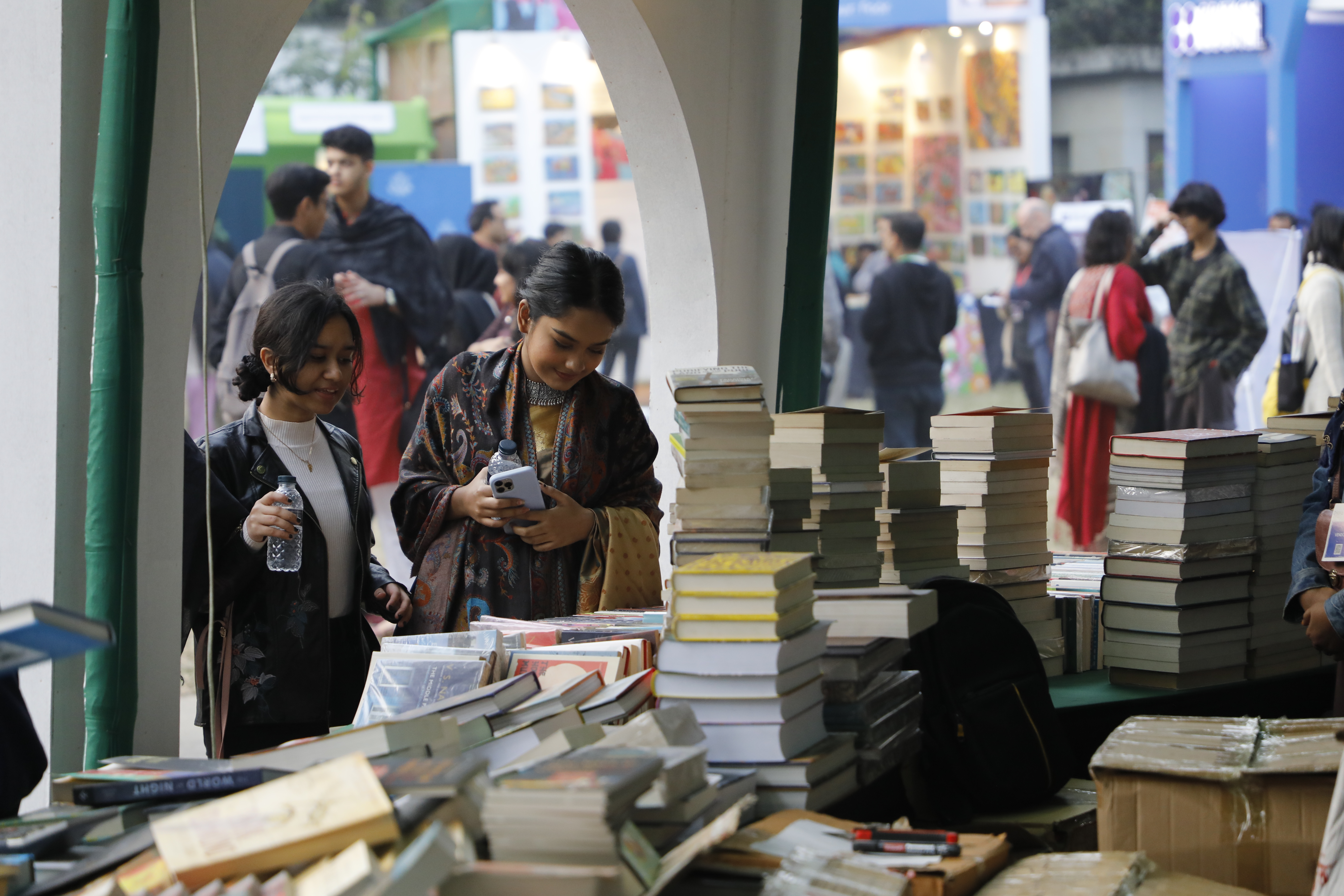 Day 1 of Dhaka Lit Fest sees crowds, conversations