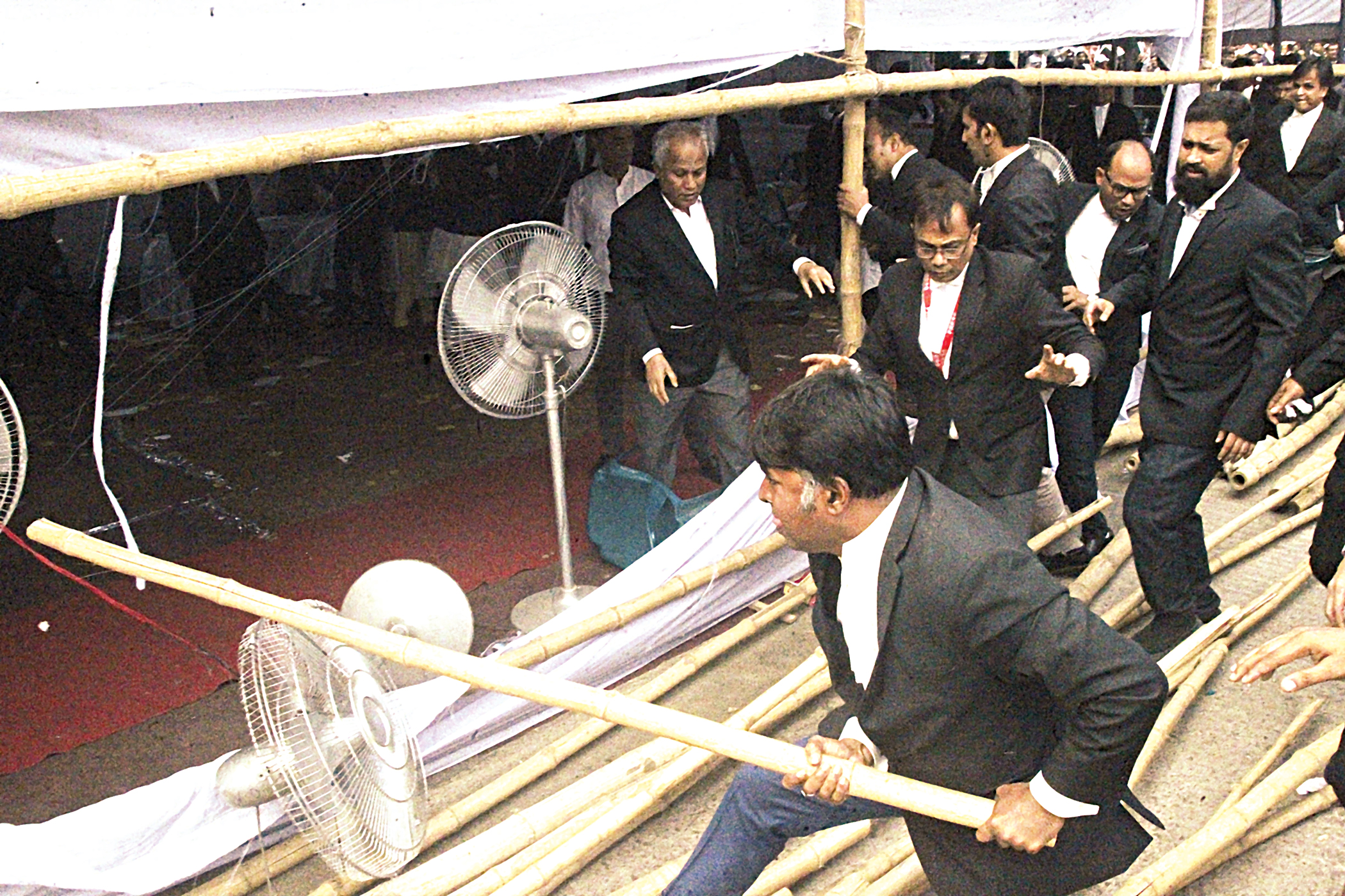 Violence mars SCBA polls