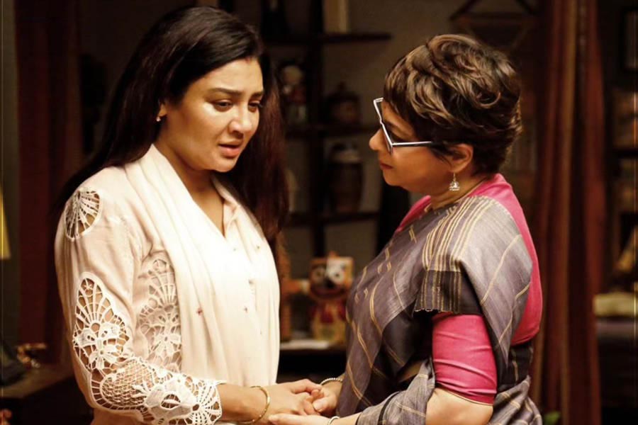 'Ardhangini' continues to dominate Kolkata theatres for six weeks