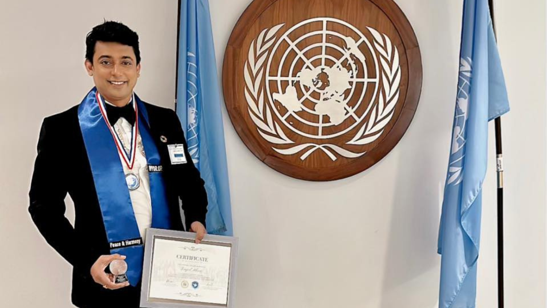 Zayed Khan receives ‘Humanitarian’ award in the US