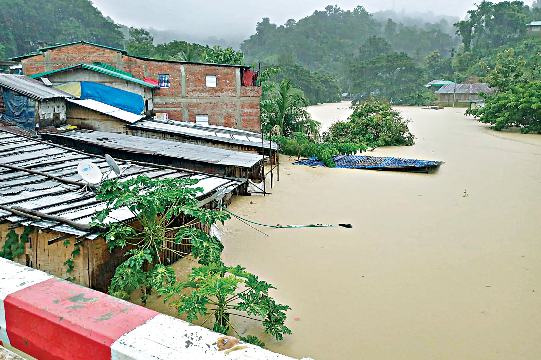 Torrential rain pounds southeast