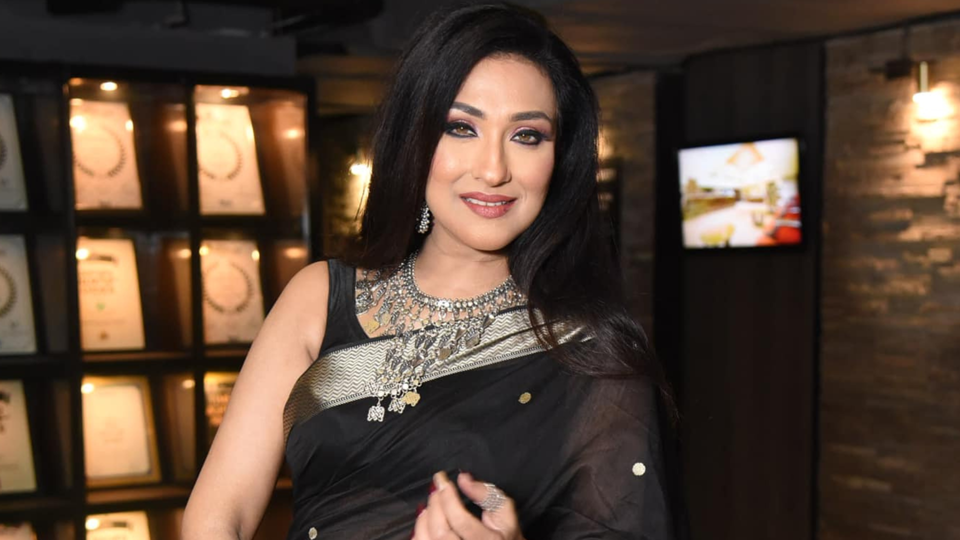 Why is Rituparna in Dhaka?
