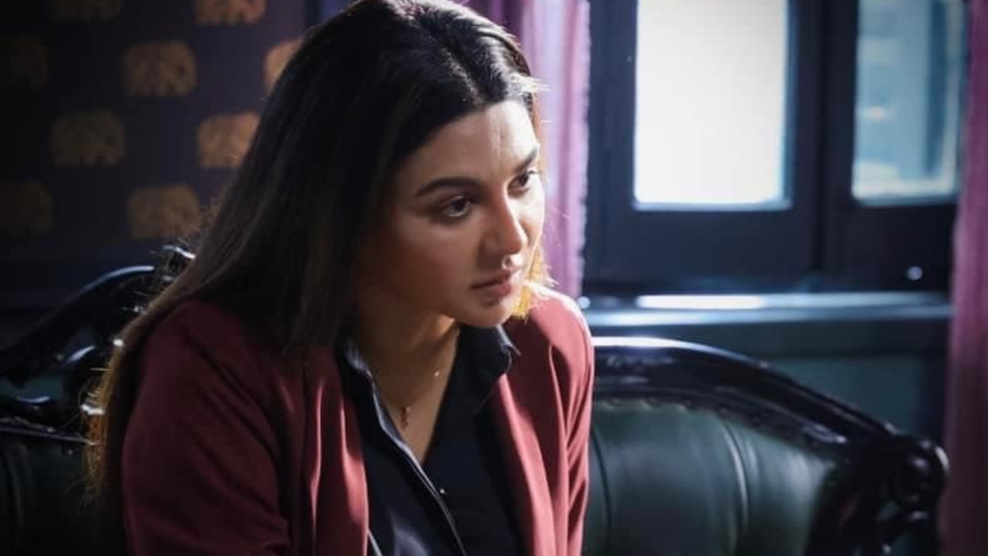 Jaya's first look in Srijit's 'Dawshom Awbotaar' unveiled