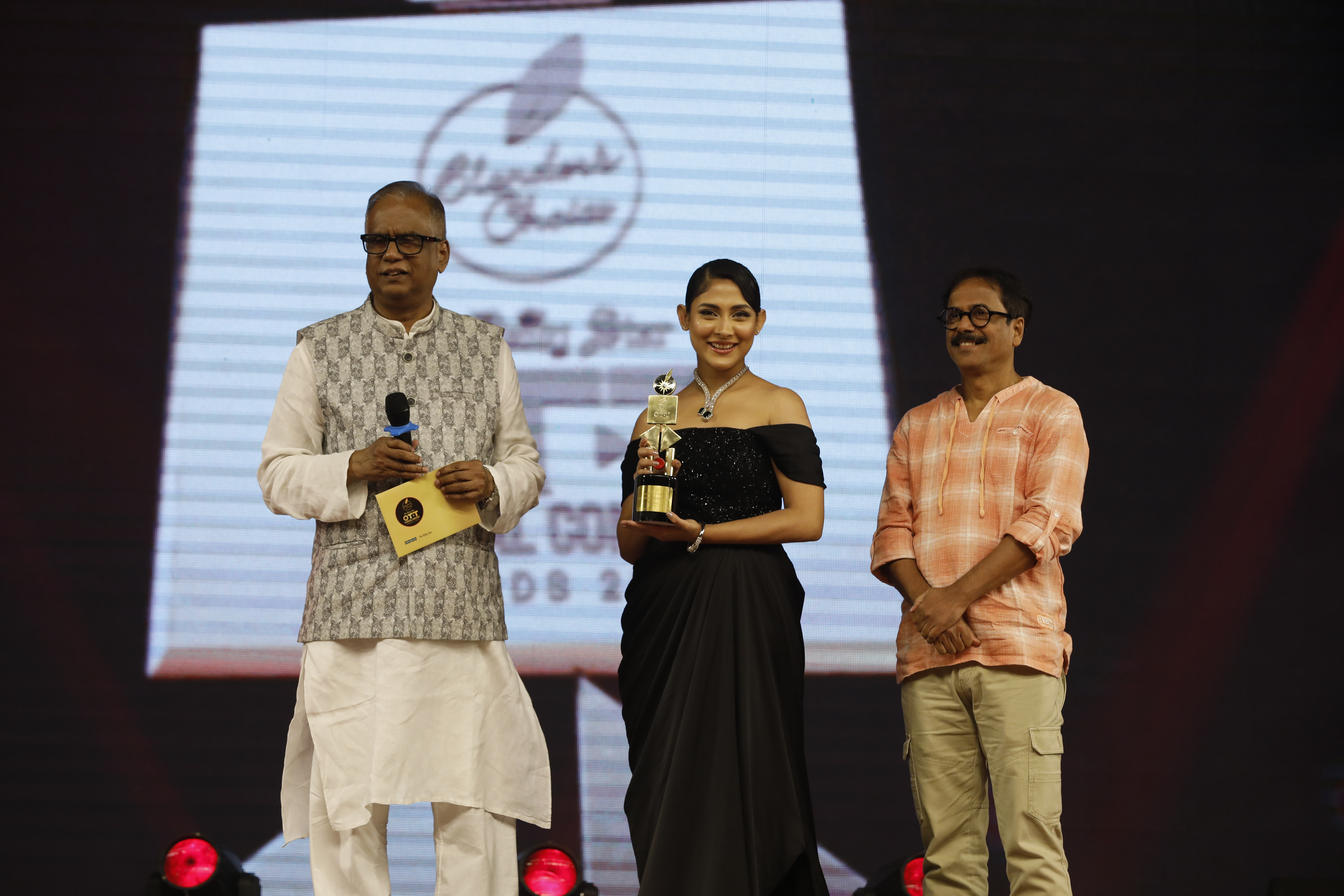 Brimming with joy: Mehazabien