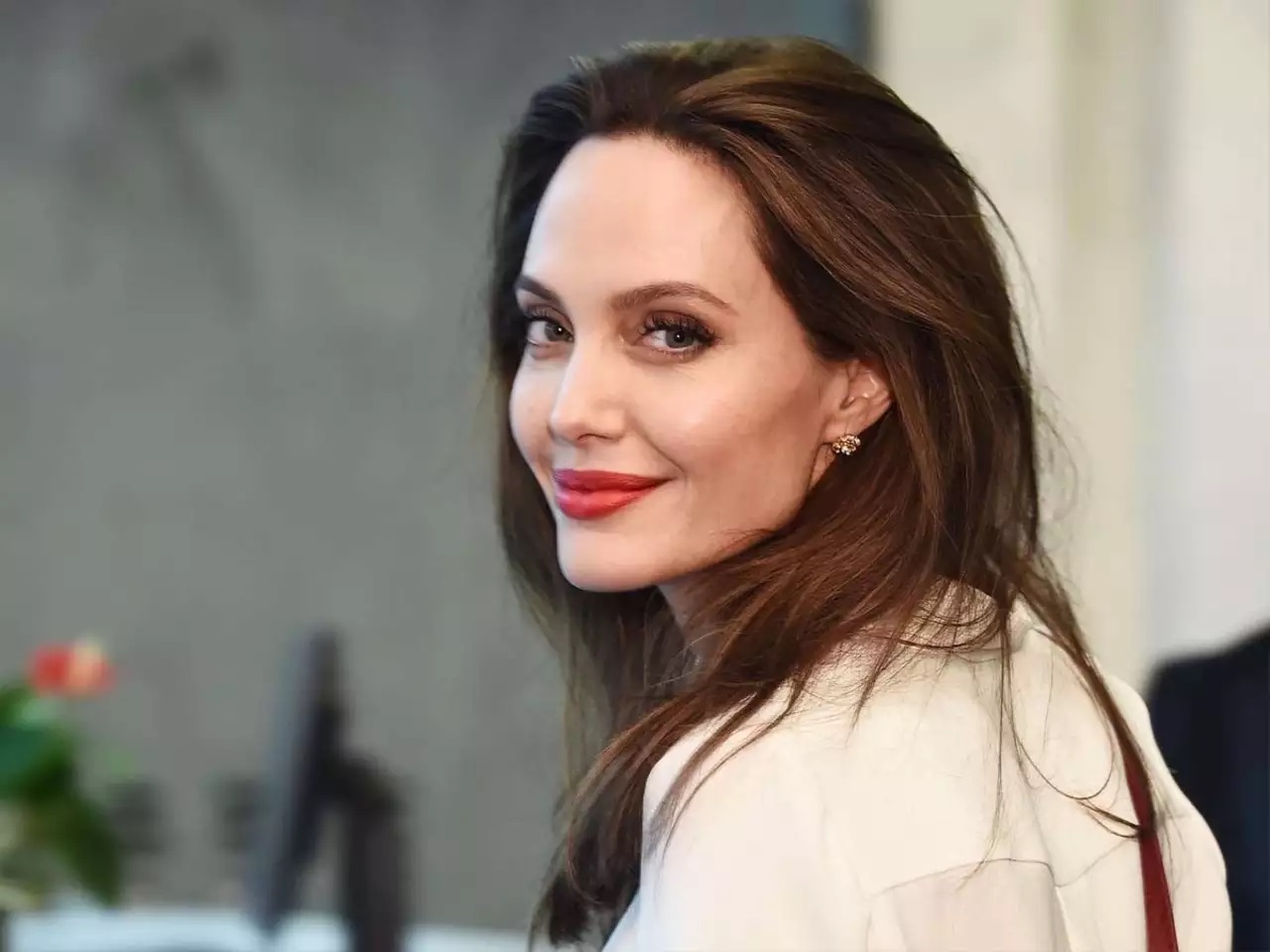 Angelina Jolie calls out Pakistan as it deports Afghan refugees