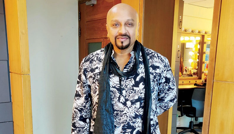 Actor Rubel buys AL nomination form for Barisal 3