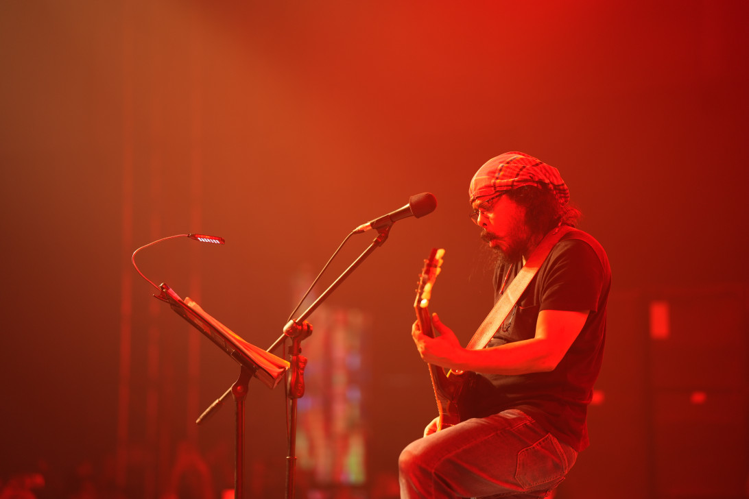 James to return to London stage after 10 years