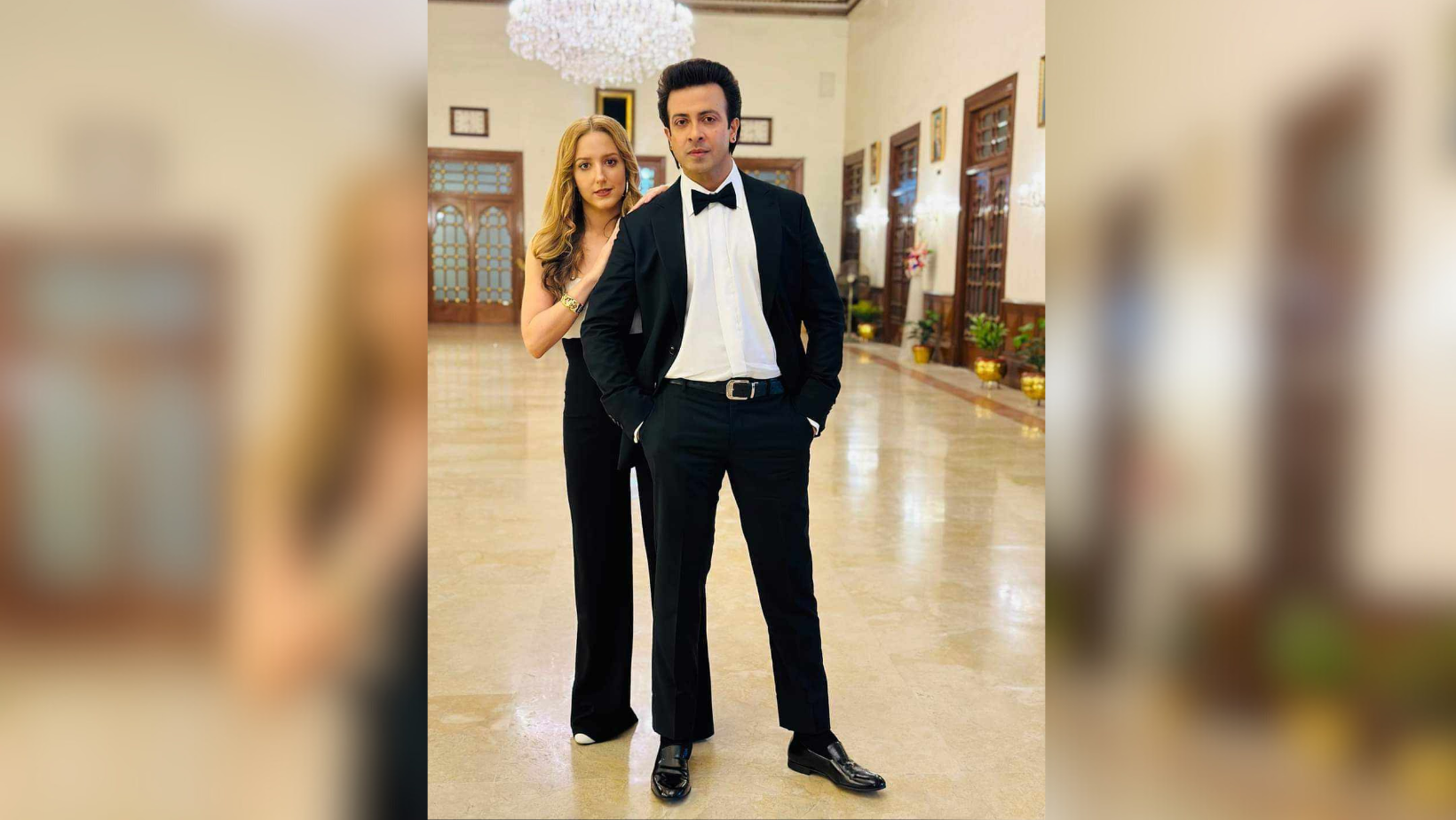 Shakib Khan appears with 'Rajkumar' heroine at the Bangabhaban