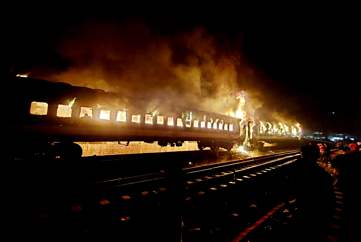 4 killed as moving train ‘set on fire’