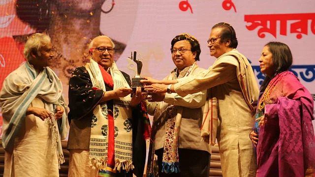 Liaquat Ali Lucky honoured with Nrityacharya Bulbul Chowdhury Lifetime Achievement Award