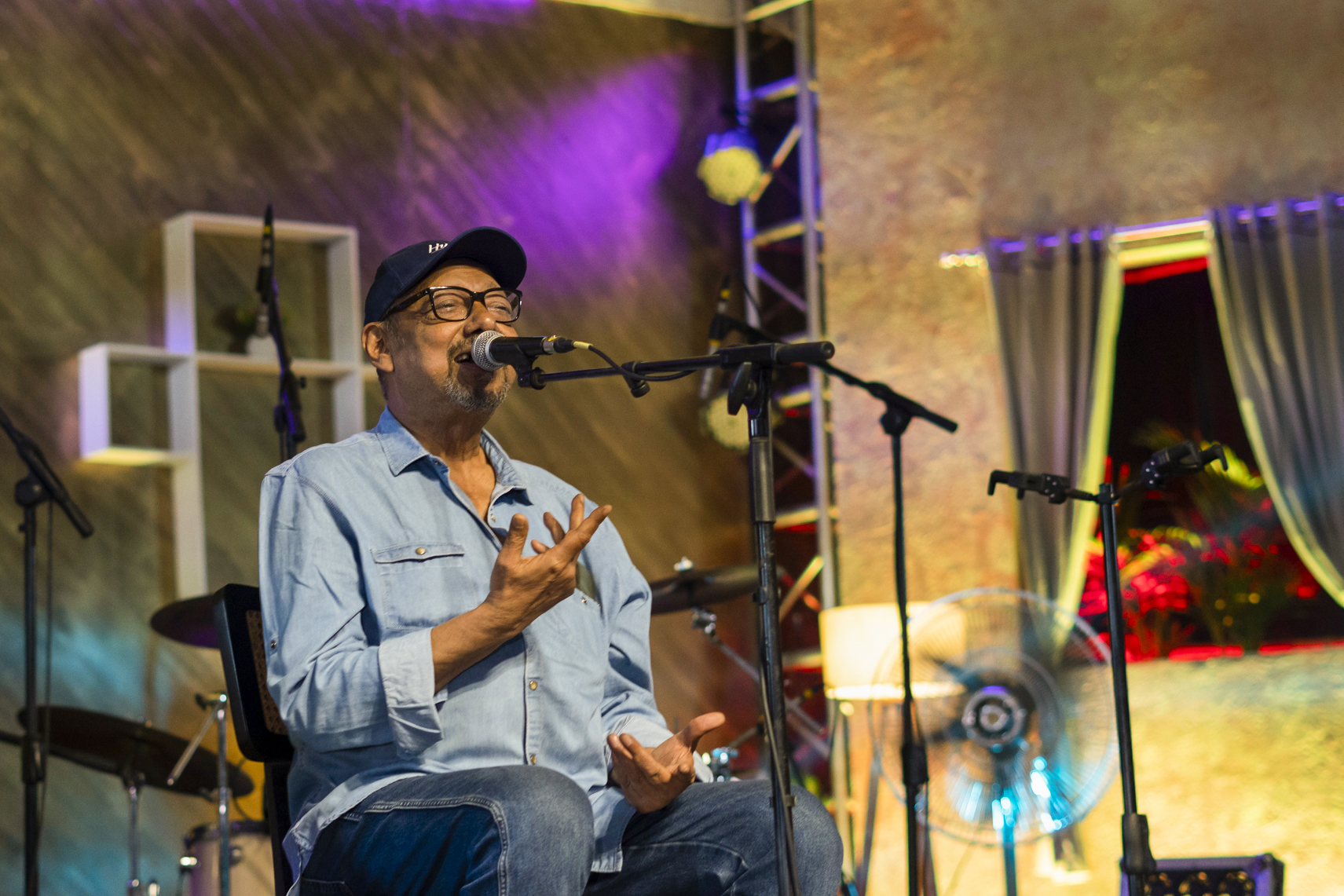 Anjan Dutt serenades Dhaka on Mala’s birthday