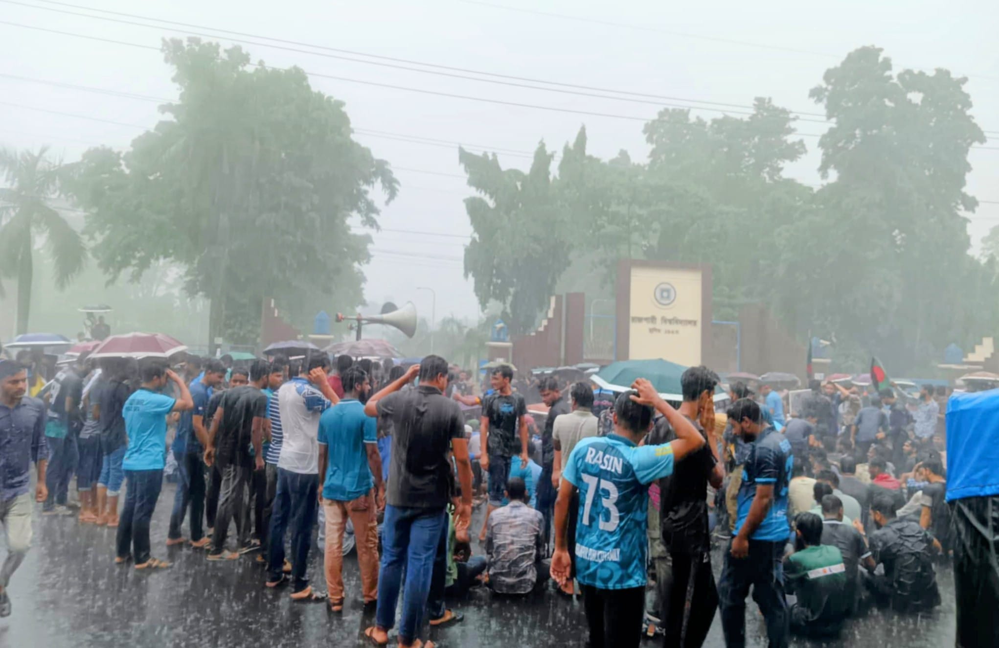 Quota system protest: RU students block Dhaka-Rajshahi highway for over 2hrs