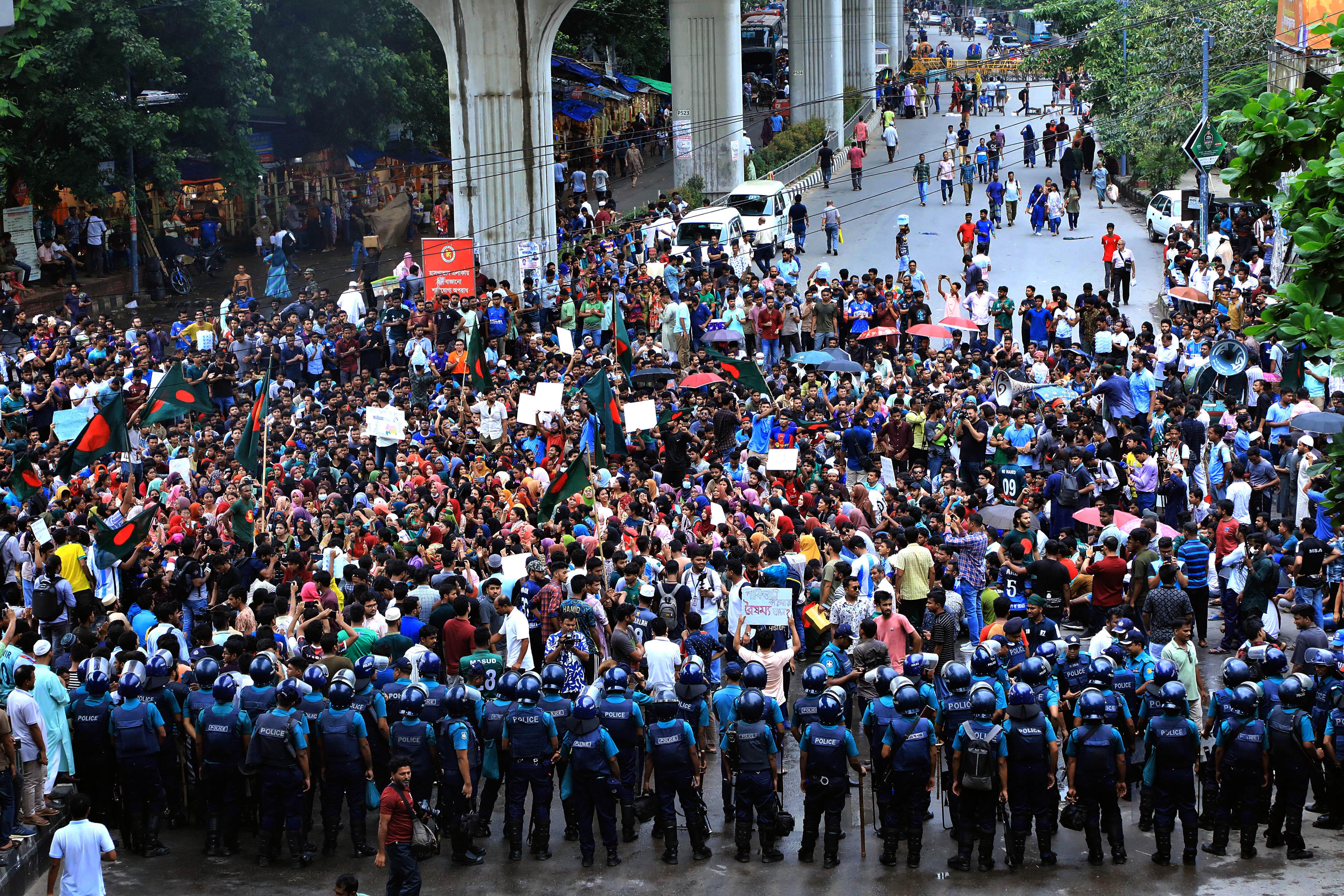 From lecture halls to the streets: Universities submerged in dual protests