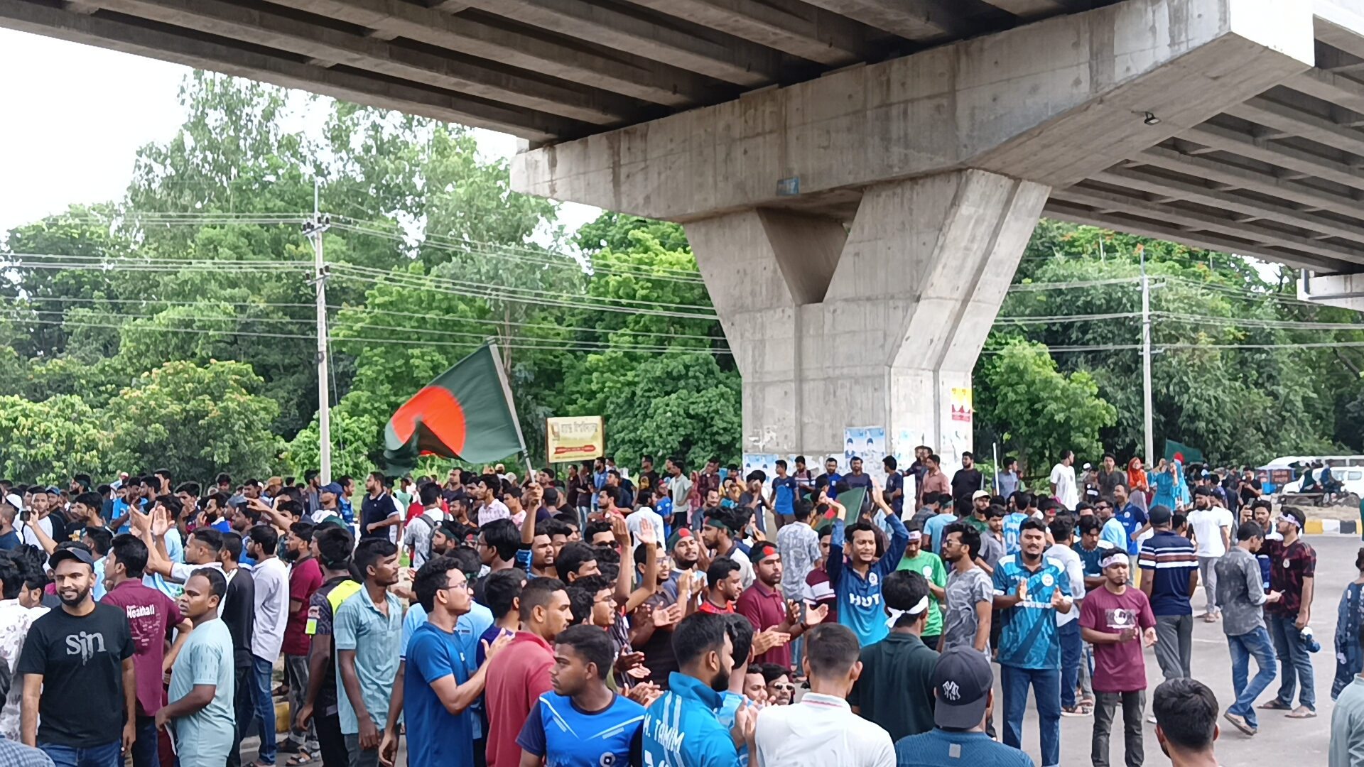 Quota protest: RU students block tracks on Dhaka-Rajshahi rail route