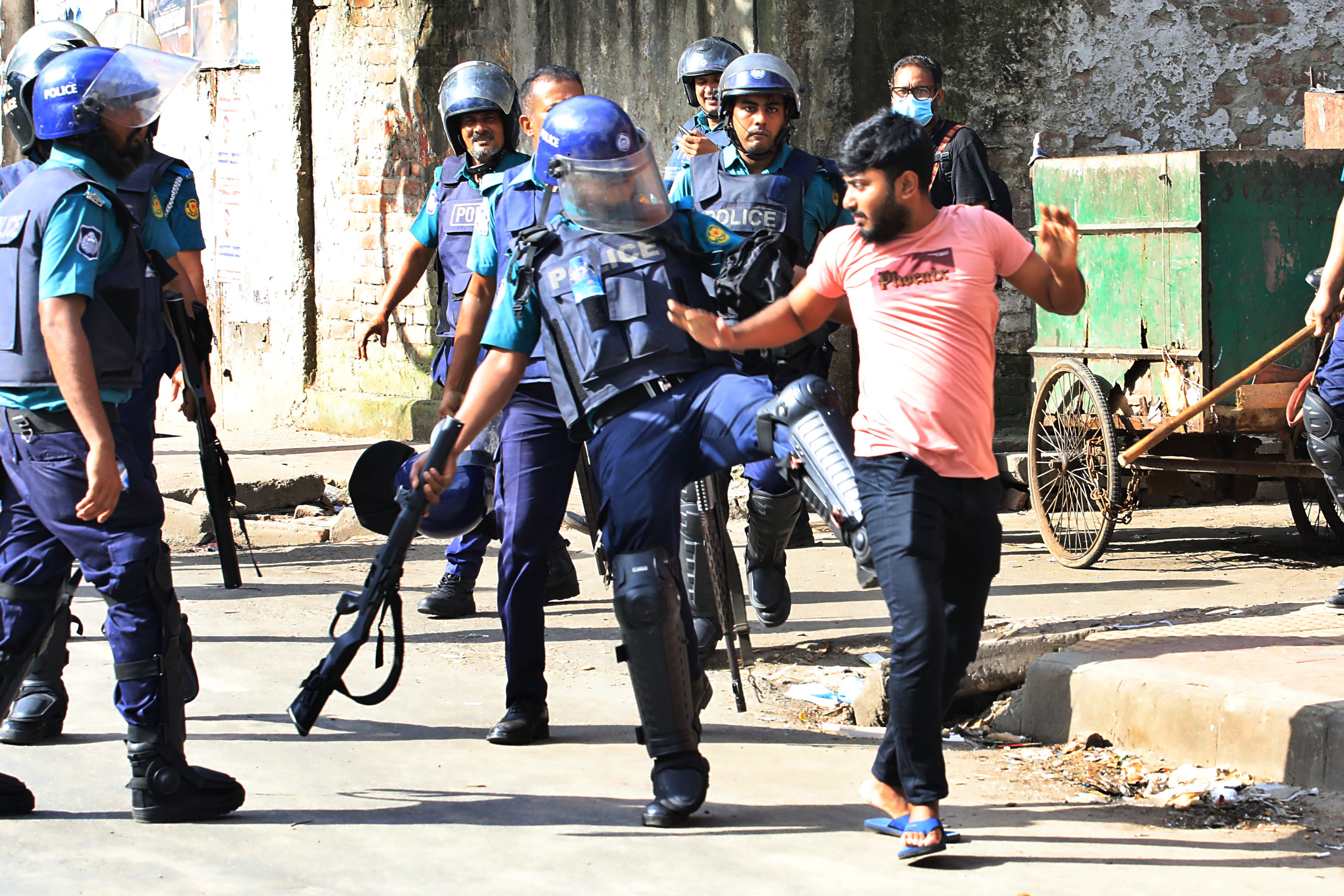 Holding to account the perpetrators of crimes against protesters