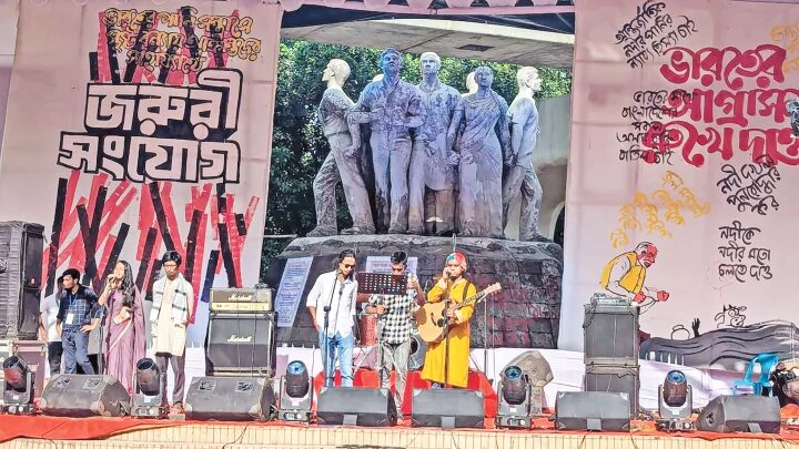 ‘Joruri Shongjog’ concert raises Tk 21 lakh and 20 truckloads of relief for flood victims