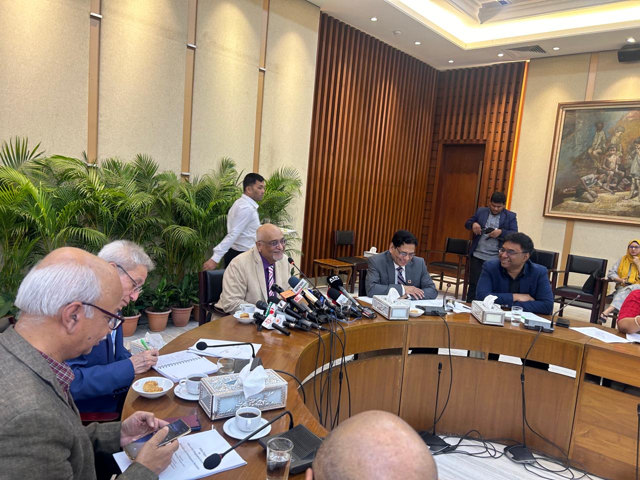 Govt must come up with two-year economic plan