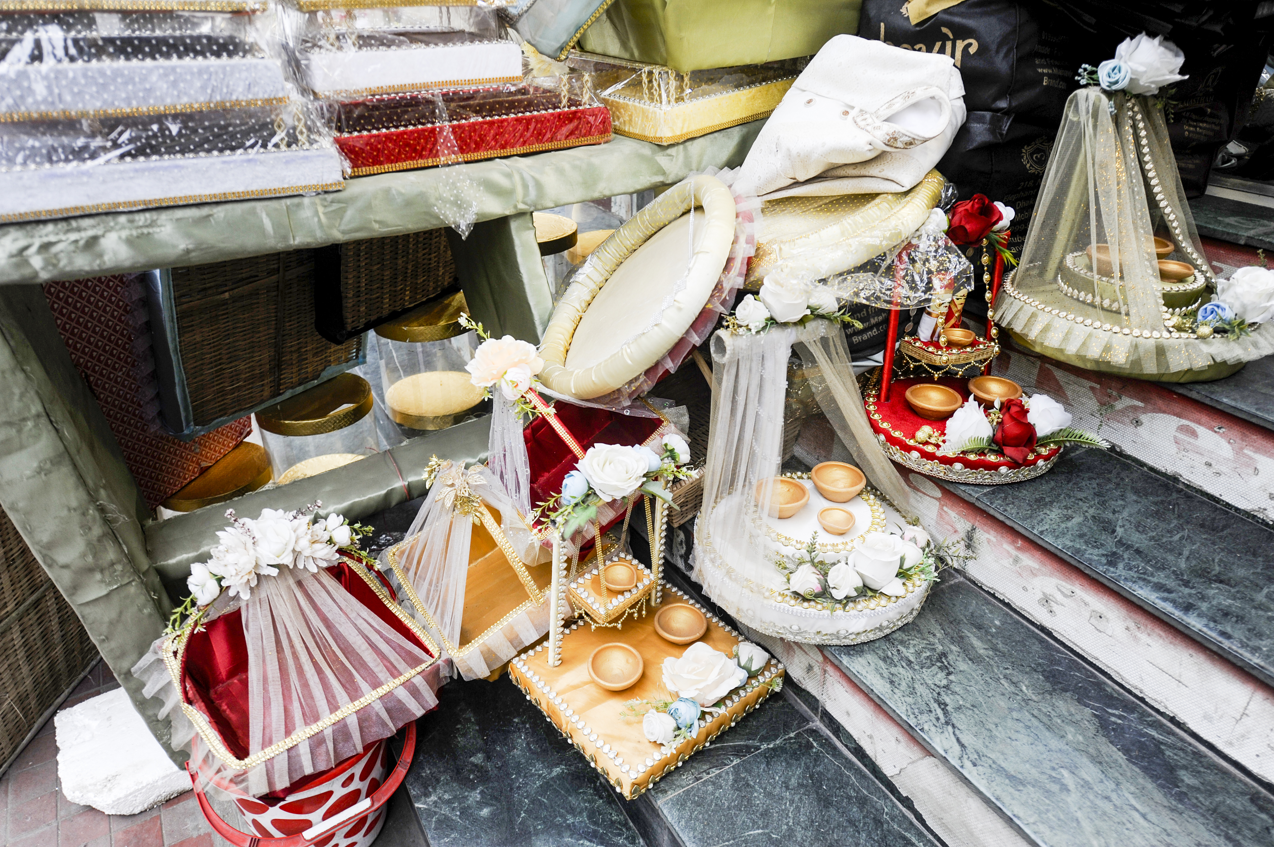 Shopping for the holud ceremony? Here’s our take on the “dala dilemma”