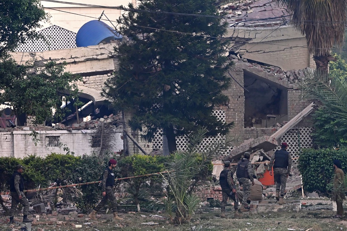 World calls for calm as India-Pakistan crisis deepens