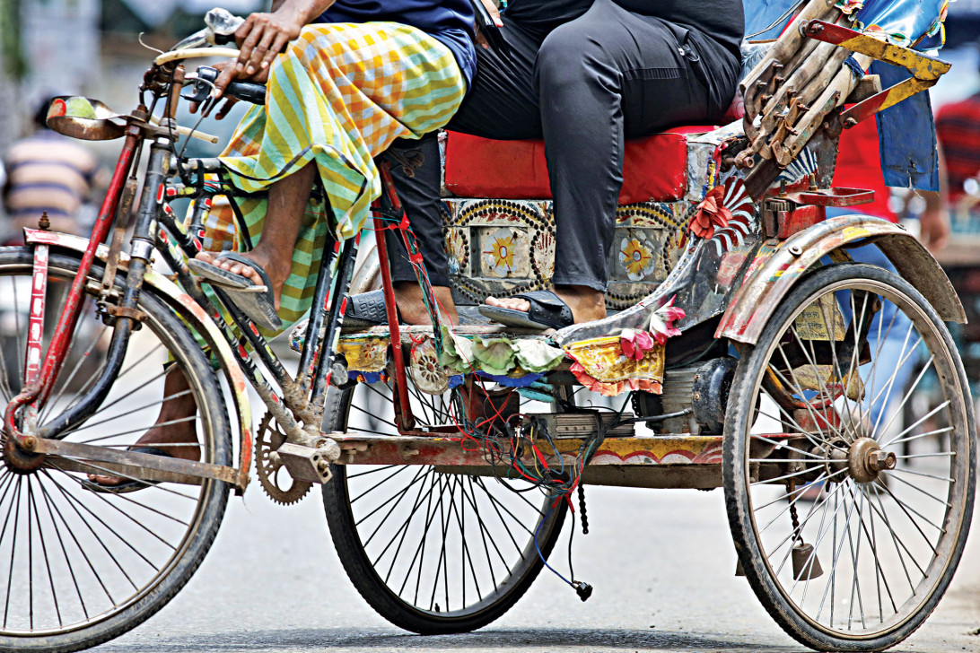 Govt allows battery-run rickshaws on Dhaka roads