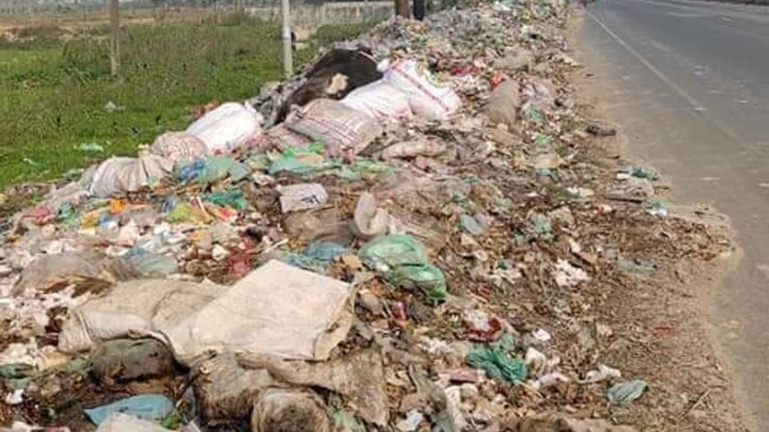 garbage-heaped-on-Dhaka-Ctg-highway.jpg