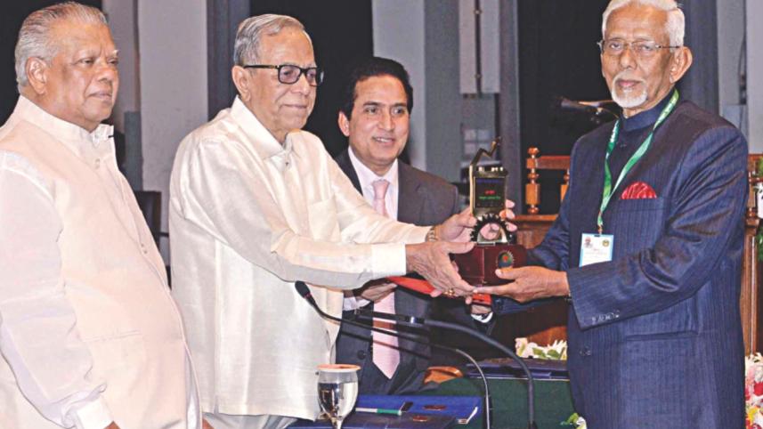 abdul monem award.jpg