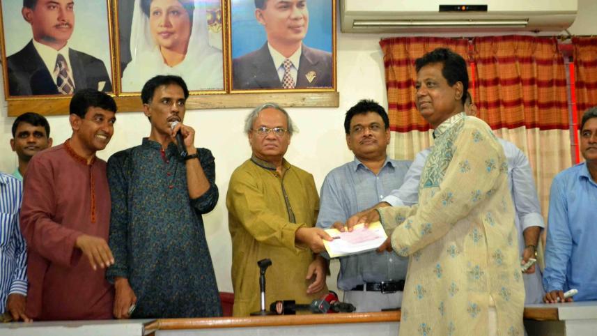 BNP mayor aspirants collect nomination