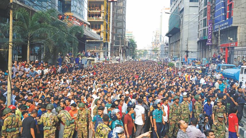 Crowds Hamper Banani Blaze Rescue Operation