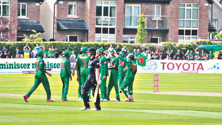 Bangladesh players.jpg