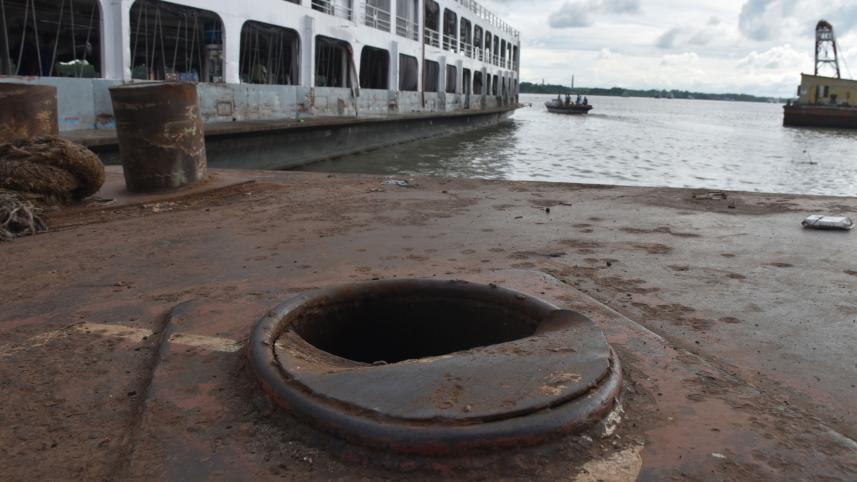 Barishal-River-Port-Damaged-pontoon.jpg