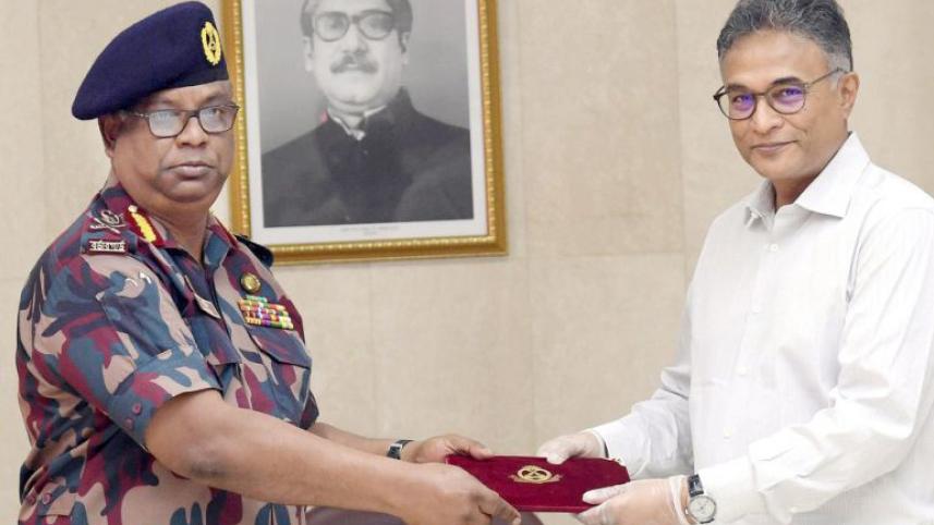 Major General Shafeenul Islam hands over a check to Ahmad Kaikaus