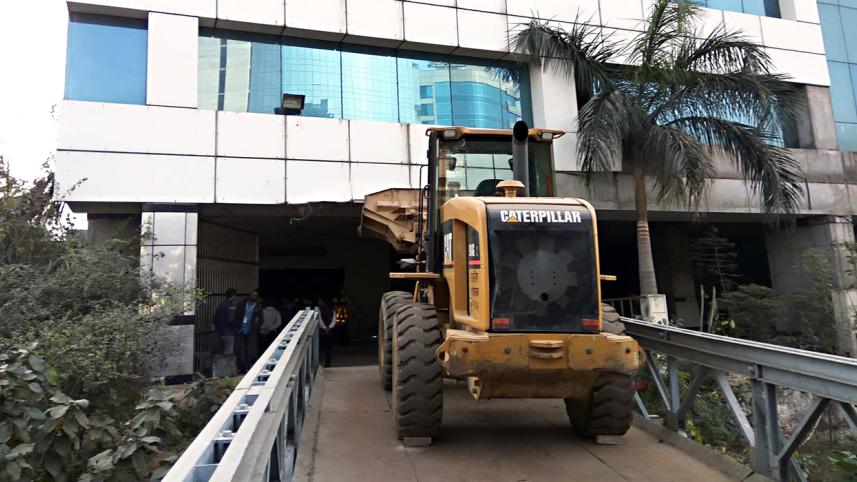 BGMEA building demolition begins 