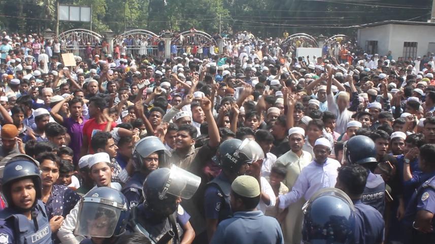 Clash between Police and Religious Fanatics in Bhola