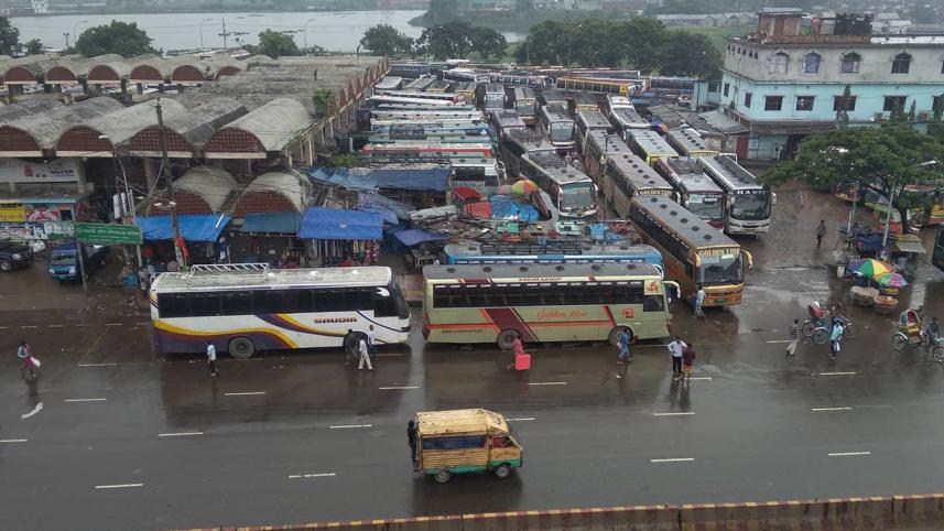 unsafe road in Dhaka