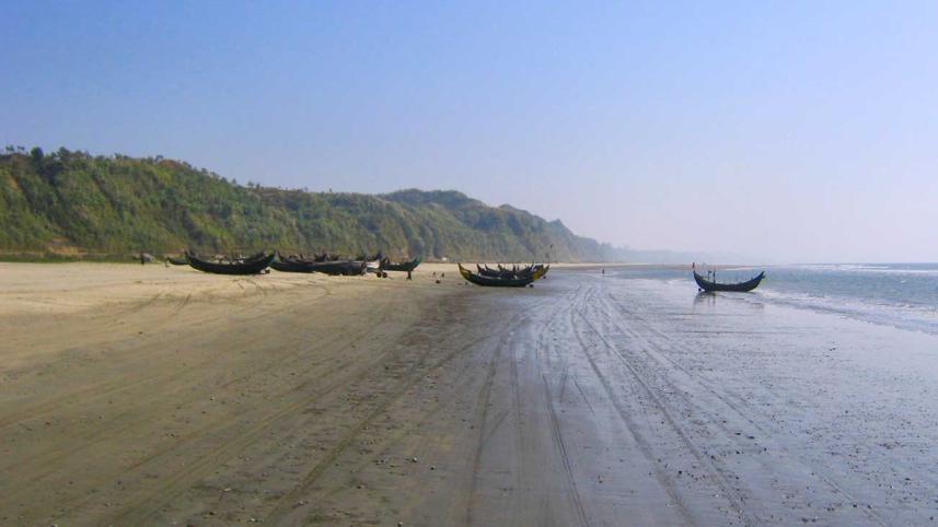 Cox's_Bazar_boats.jpg