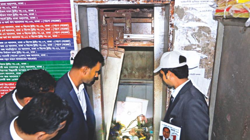 Elevator collapse Dhaka court.jpg