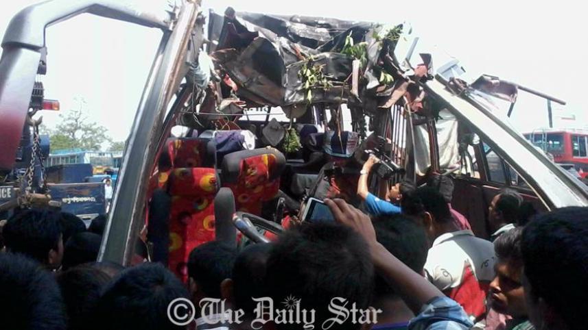 Faridpur-road-crash.jpg